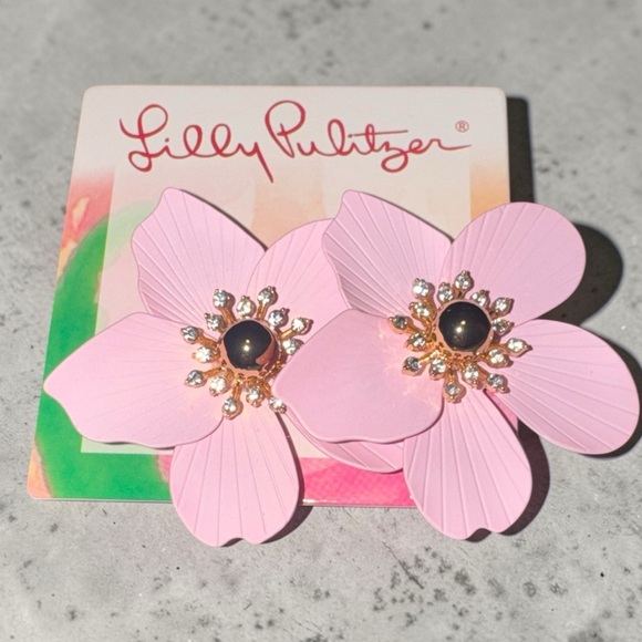 Lilly Pulitzer Jewelry - Lilly Pulitzer Light Pink Floral Statement Earrings.  (BR444)